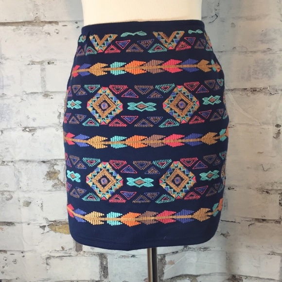 Quinn embroidered mini skirt - Picture 4 of 8